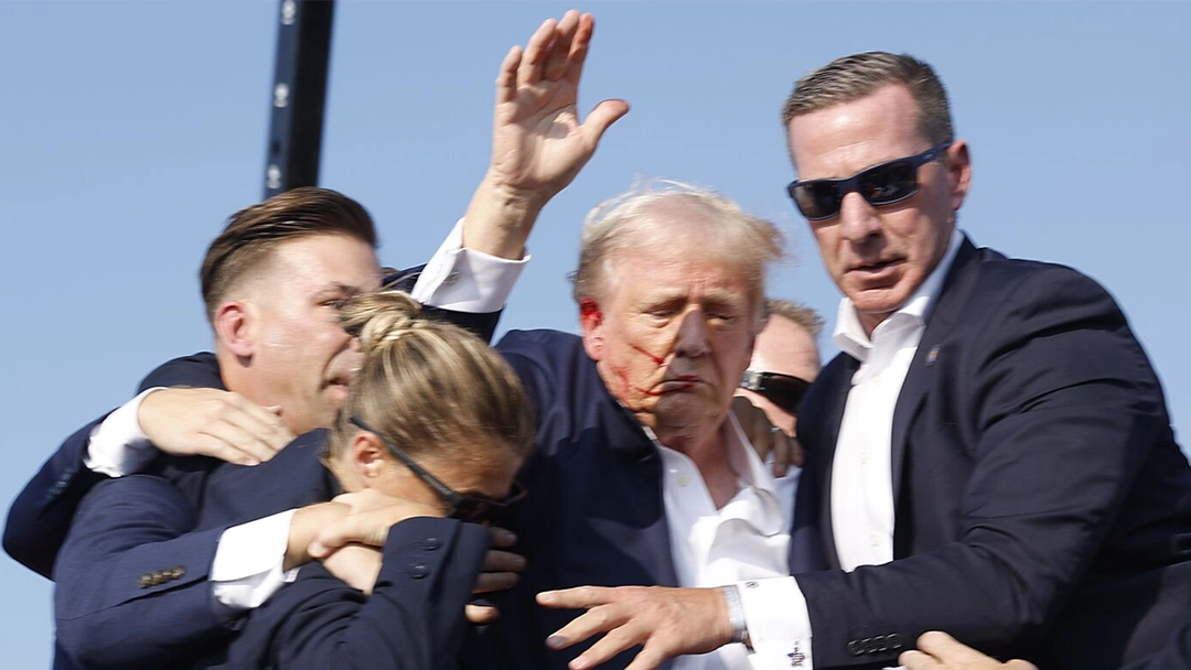 Donald Trump, candidato à presidência dos EUA, após sofrer atentado