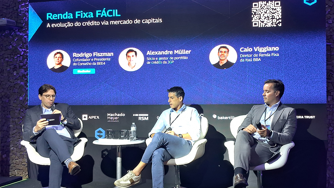 Da esquerda para direita: moderador Rodrigo Fiszman, da BEE4; Caio Viggiano, da Itaú BBA; e Alexandre Muller, da JGP